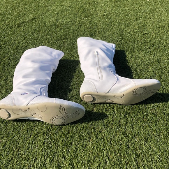 White Lacoste boot - Picture 3 of 8